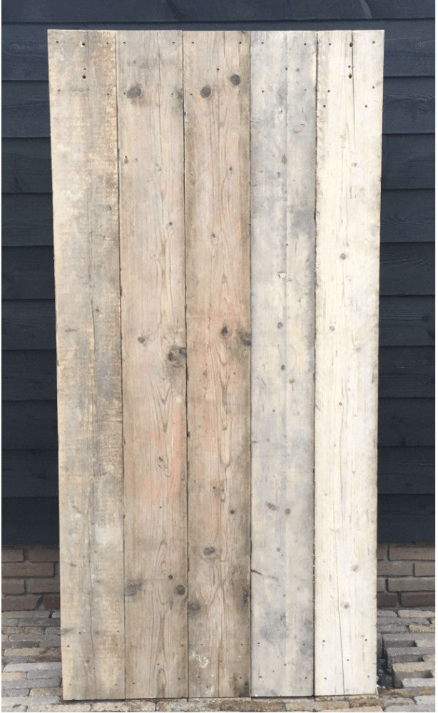 Schuifdeur van steigerhouten planken