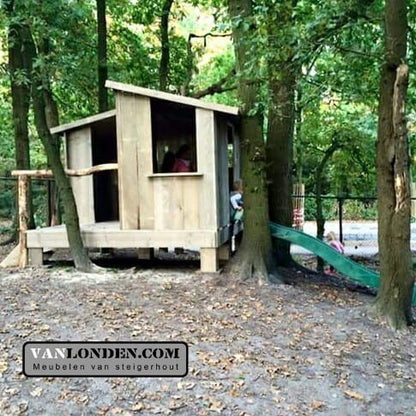 Steigerhouten speelhuis Dewi