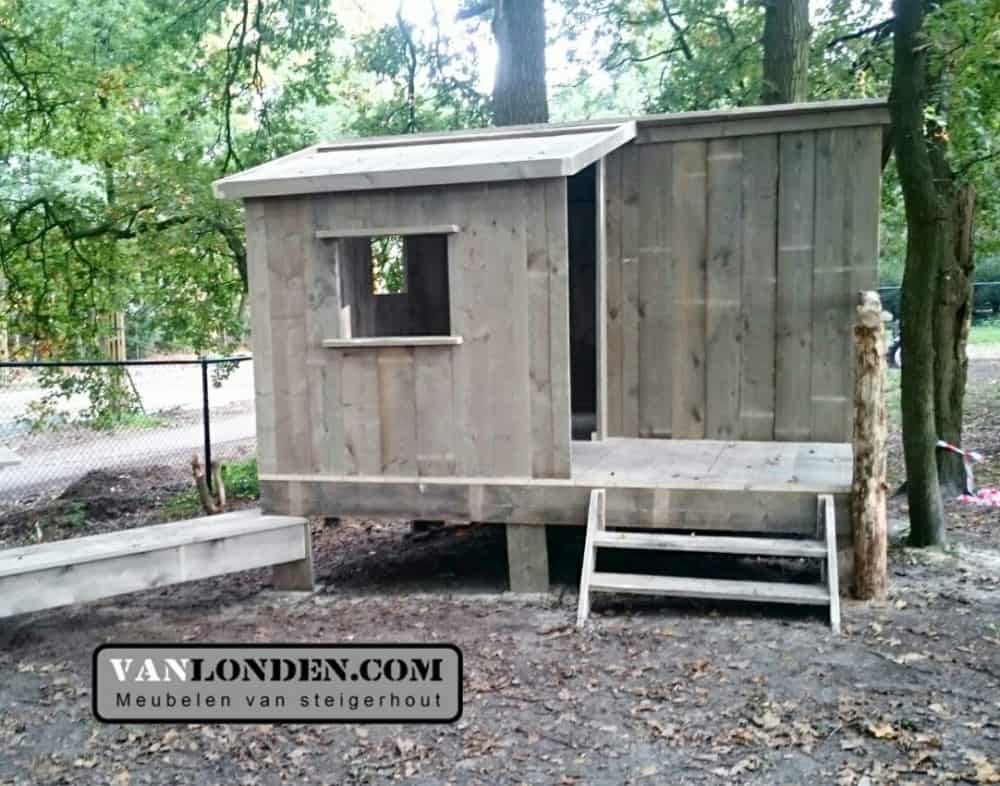 Steigerhouten speelhuis Dewi