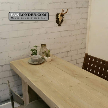 Steigerhouten tafel op wielen Arjan