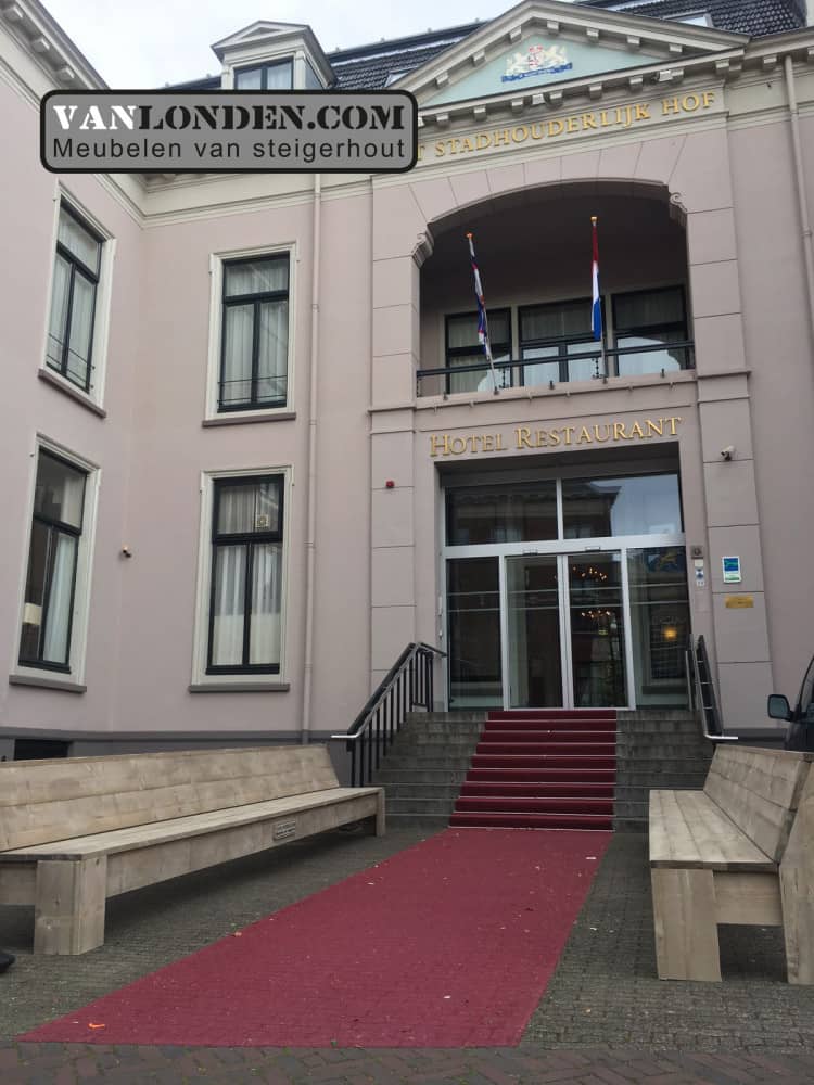 Steigerhouten zitbank Hotel Fletcher