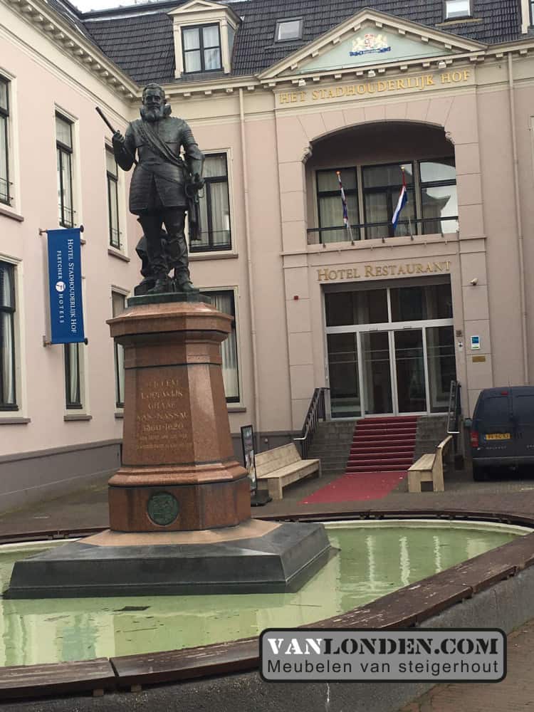 Steigerhouten zitbank Hotel Fletcher