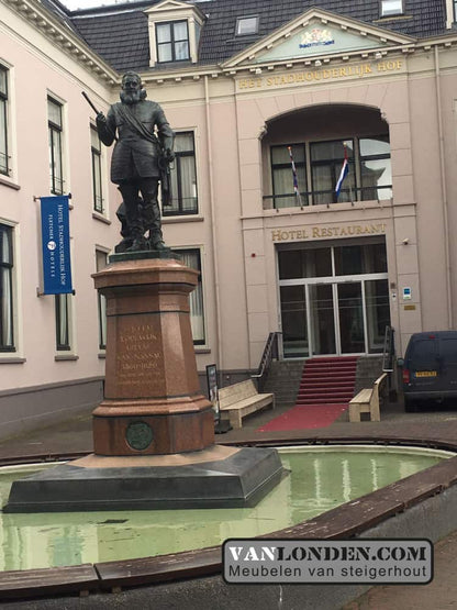 Steigerhouten zitbank Hotel Fletcher