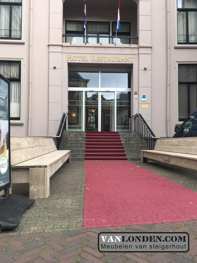 Steigerhouten zitbank Hotel Fletcher