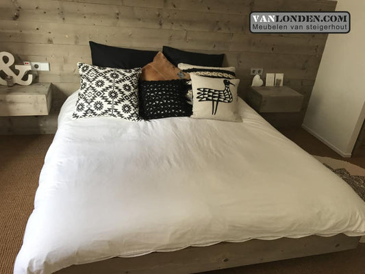 Steigerhouten zwevend tweepersoonsbed Gabriëlle
