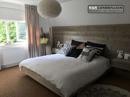 Steigerhouten zwevend tweepersoonsbed Gabriëlle